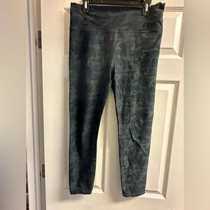 Vuori Gray blue black Camouflage soft leggings joggers size XL